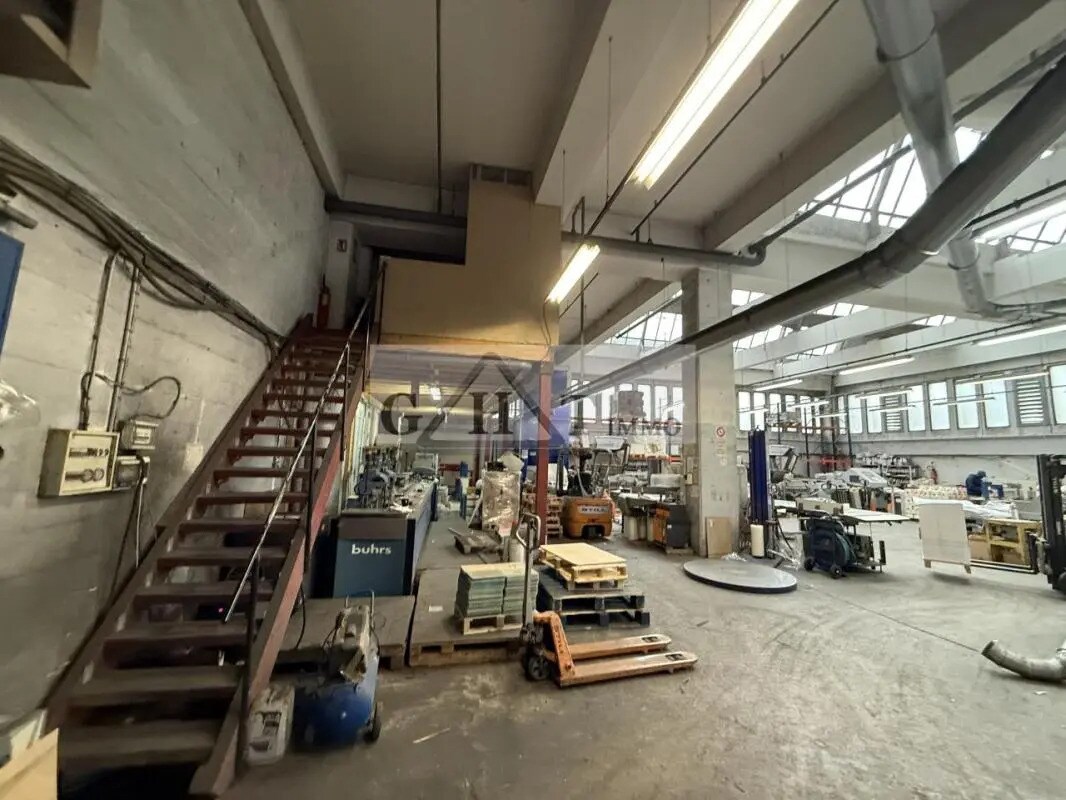 Industrial in Montreuil for lease Interior Photo- Image 1 of 6