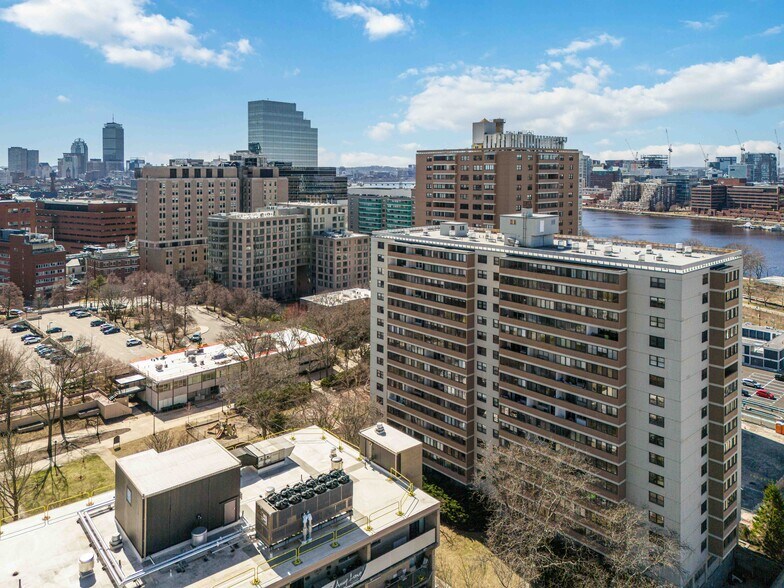 7 Whittier Pl, Boston, MA à vendre - Photo du bâtiment - Image 3 de 11