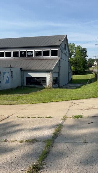 800 N Water Ave, Sharon, PA à vendre - Vidéo sur l’inscription commerciale - Image 2 de 9