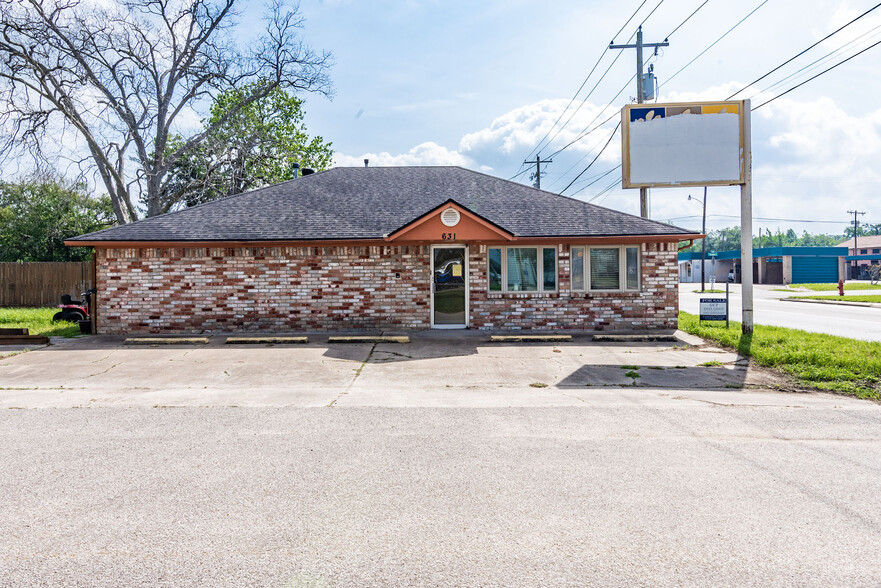 631 S Douglas St, Alvin, TX à vendre - Photo du bâtiment - Image 1 de 1