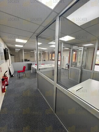 Plus de détails pour Local d'activités à louer