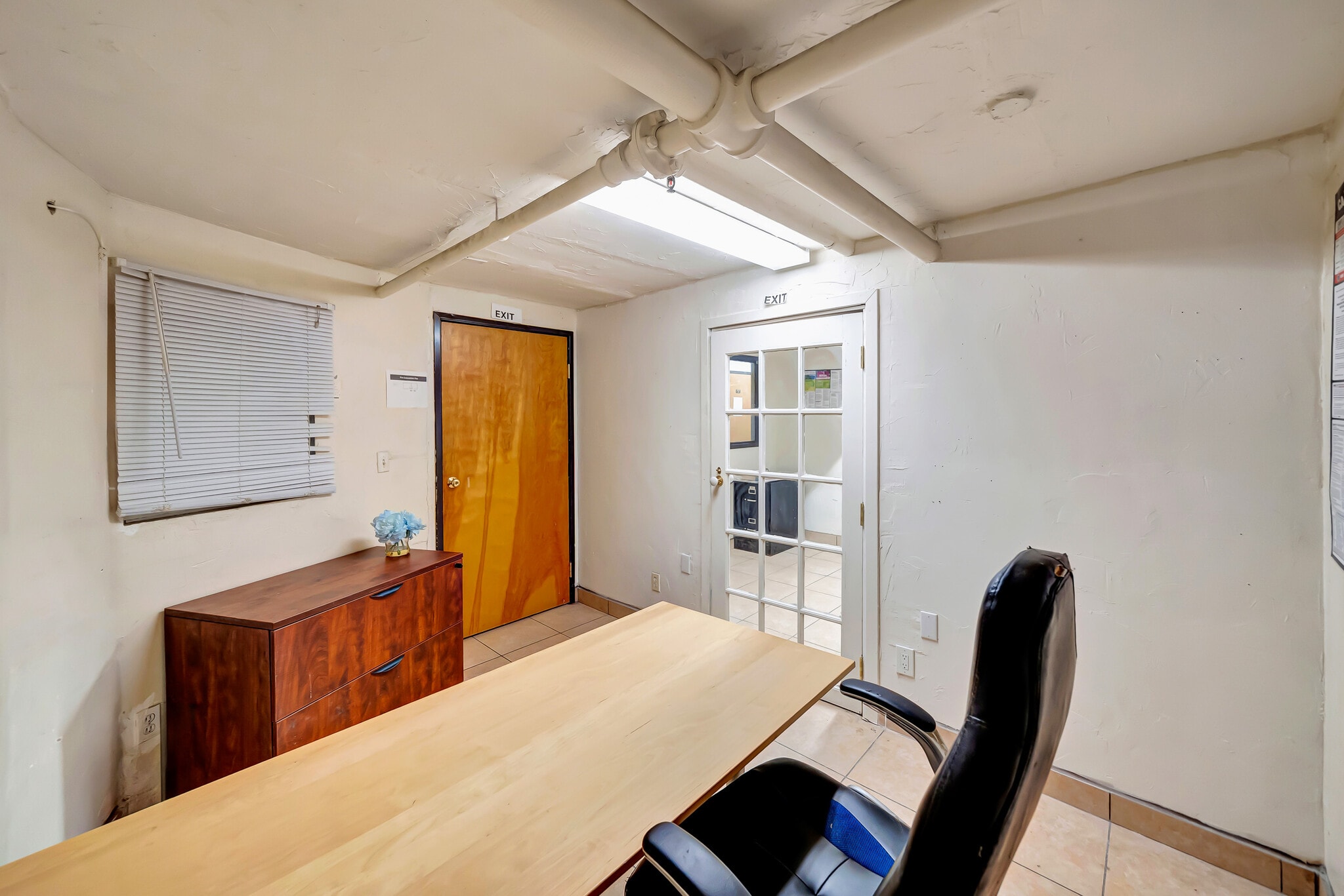 6358-6360 Van Nuys Blvd, Van Nuys, CA for lease Interior Photo- Image 1 of 7