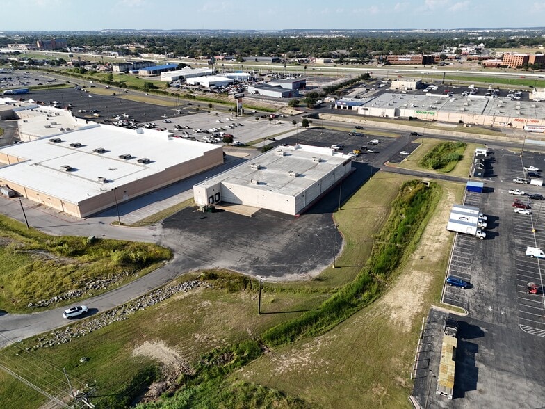 1800 Lowes Blvd, Killeen, TX for sale - Building Photo - Image 3 of 4