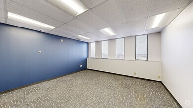 4240 Blue Ridge Blvd, Kansas City, MO à louer Numérisation 3D de Matterport- Image 1 de 3