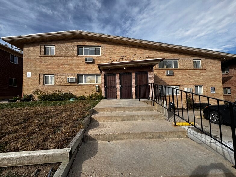 5547 S Grant St, Littleton, CO à vendre - Photo du bâtiment - Image 1 de 21