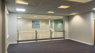 Siskin Pky E, Coventry for lease Interior Photo- Image 2 of 11