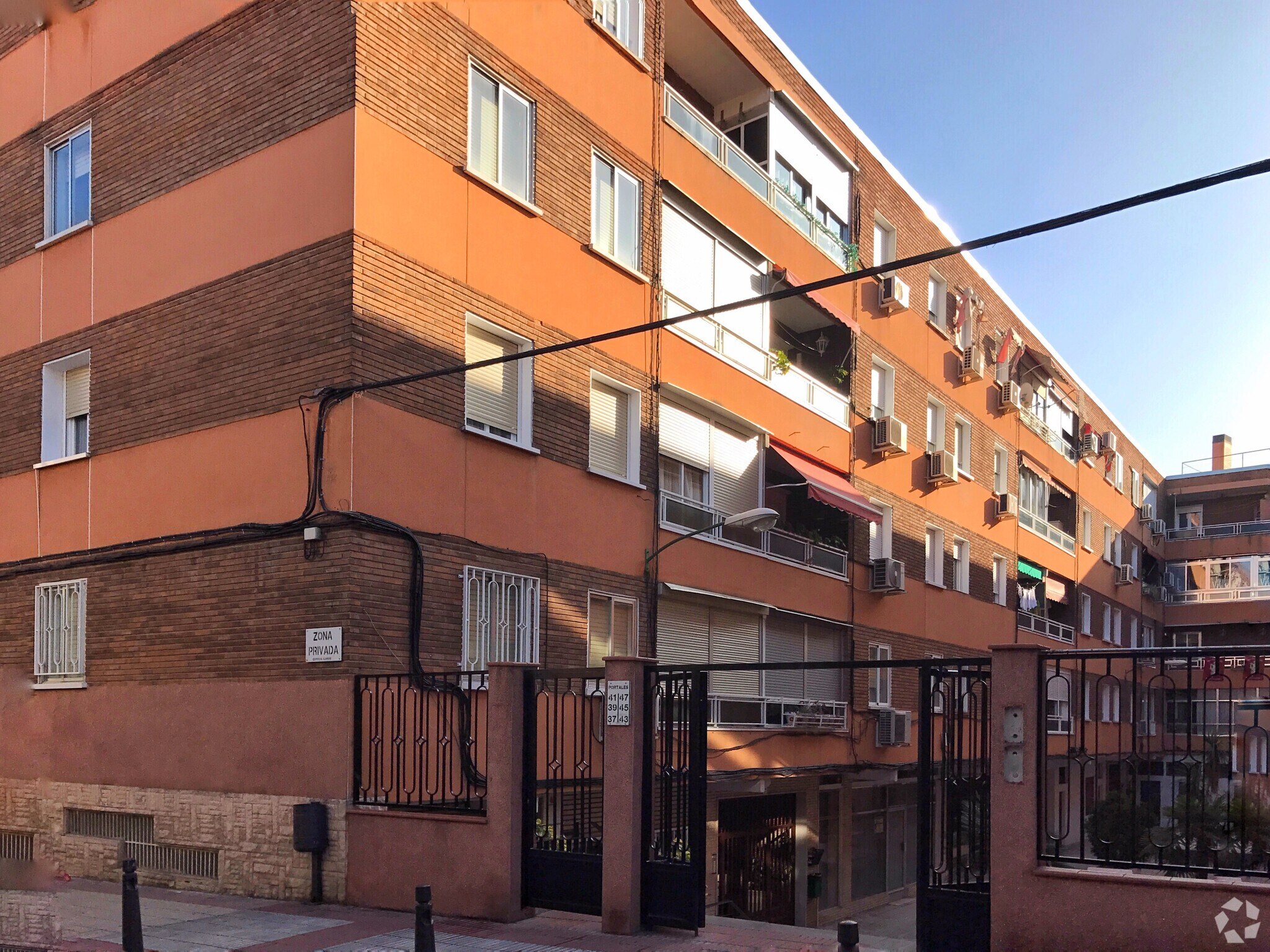 Calle Serranillos, Getafe, Madrid for sale Primary Photo- Image 1 of 3