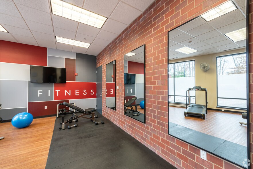 40 Shattuck Rd, Andover, MA for lease - Interior Photo - Image 1 of 30