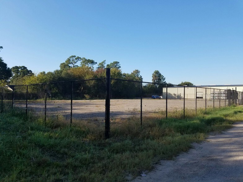 6430 Antoine Dr, Houston, TX à louer - Photo du bâtiment - Image 3 de 5