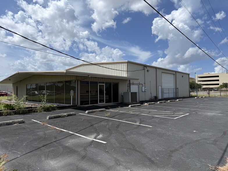 2635 S 77 Sunshine Strip, Harlingen, TX à louer - Photo principale - Image 1 de 1