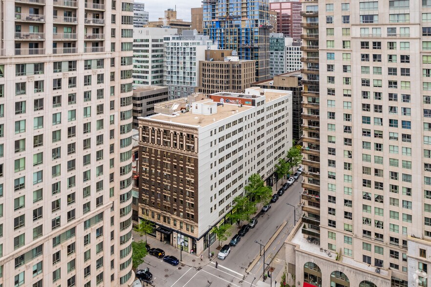 2015 Rue Drummond, Montréal, QC à louer - Aérien - Image 2 de 4