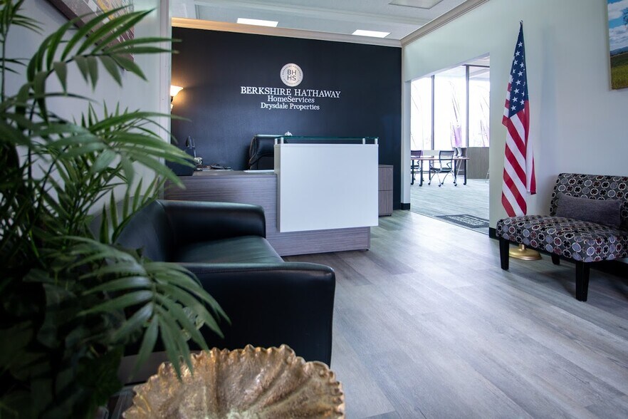 2711 McHenry Ave, Modesto, CA for lease - Interior Photo - Image 2 of 8