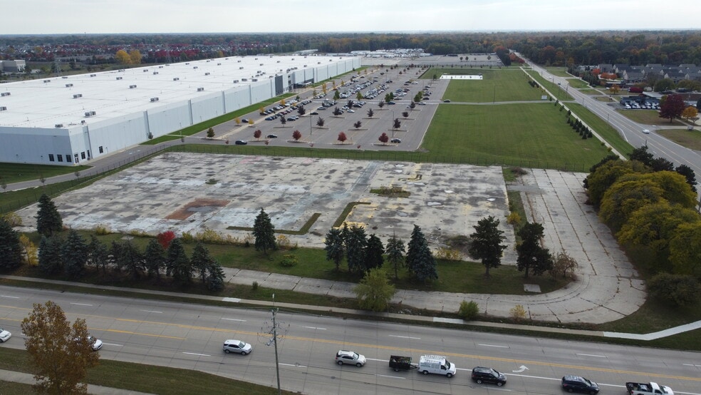 50500 Mound Rd, Shelby Township, MI à vendre - Photo du bâtiment - Image 2 de 3