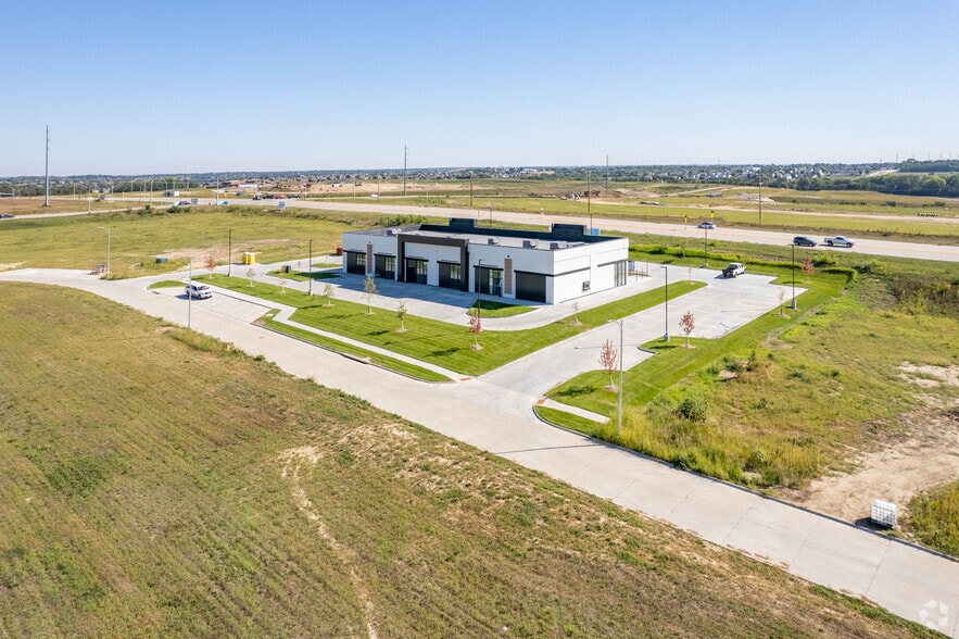 5331 S 204th Ave, Elkhorn, NE à louer - Photo du bâtiment - Image 2 de 5