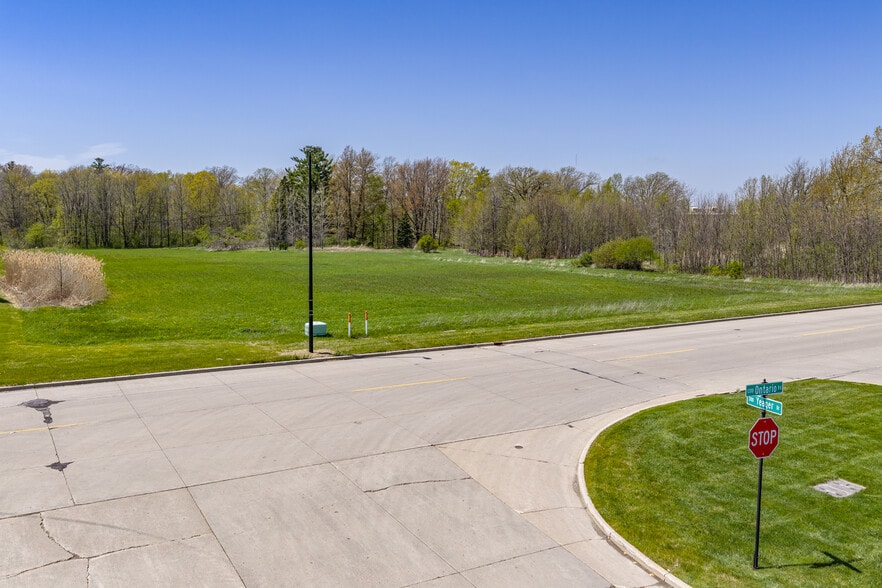 1204 Ontario Rd, Green Bay, WI for sale - Building Photo - Image 3 of 7