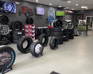 More details for 824 W Rollins Rd, Round Lake Heights, IL - Retail for Lease