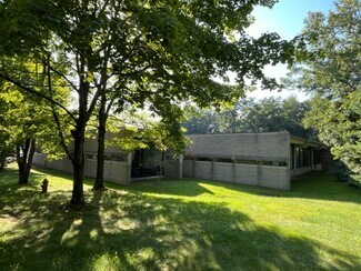 Plus de détails pour 62 Commercial Blvd, Torrington, CT - Bureau à louer