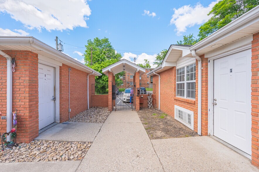 2244 Salvador St, Cincinnati, OH à vendre - Photo du bâtiment - Image 3 de 16