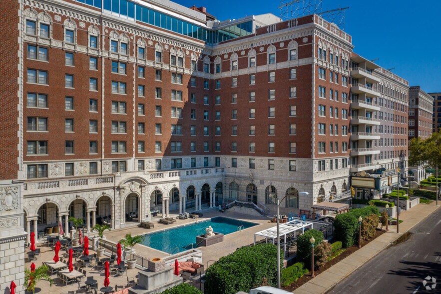 212-232 N Kingshighway Blvd, Saint Louis, MO à louer - Photo du bâtiment - Image 2 de 6