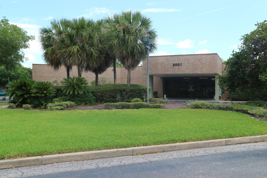 6001 Vineland Rd, Orlando, FL à louer - Photo du bâtiment - Image 2 de 3