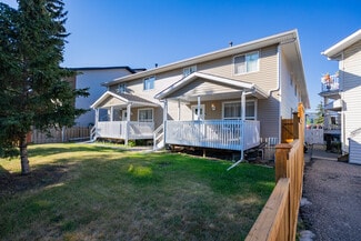 Plus de détails pour 4627 73 St NW, Calgary, AB - Multi-résidentiel à vendre