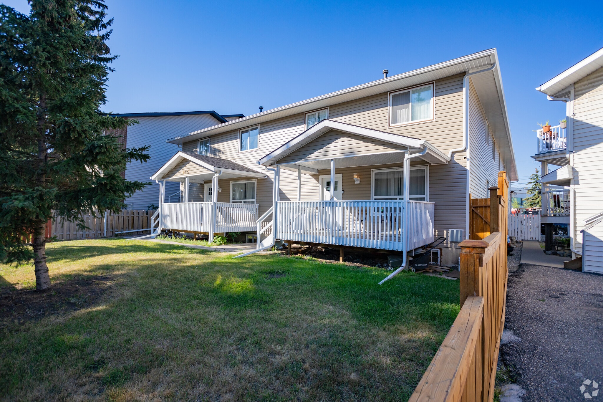 4627 73 St NW, Calgary, AB for sale Primary Photo- Image 1 of 3