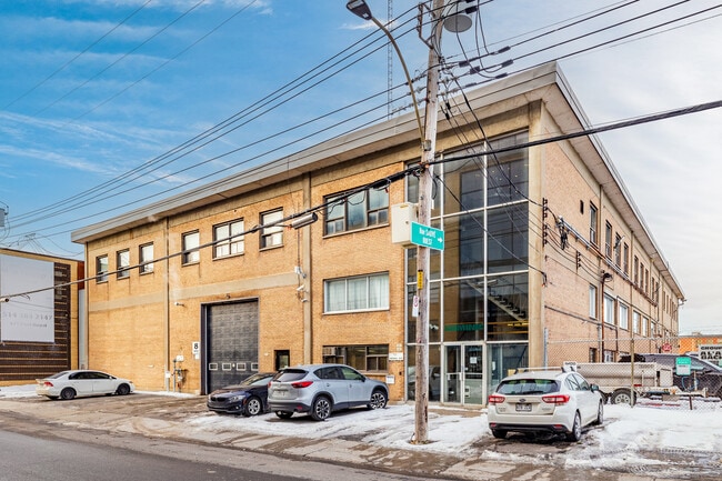 Plus de détails pour 435-445 Rue De Port-Royal O, Montréal, QC - Local d'activités à louer