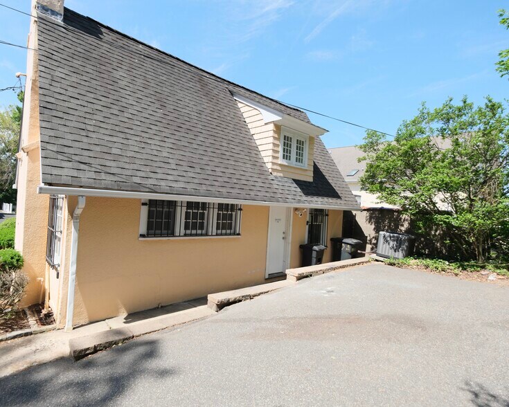 304 Bloomfield Ave, Verona, NJ à louer - Photo du bâtiment - Image 3 de 31