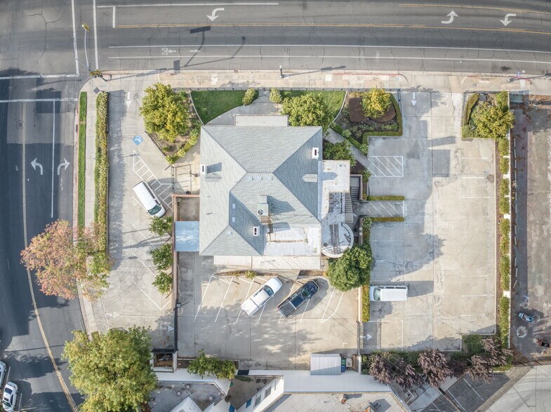 930 Divisadero St, Fresno, CA à vendre - Photo principale - Image 1 de 1