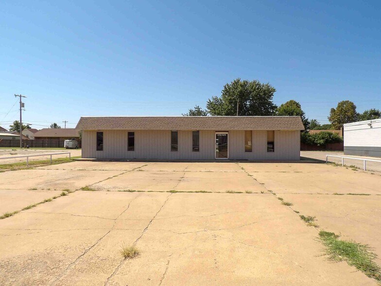400 E Jack Choate Ave, Hennessey, OK for sale - Building Photo - Image 2 of 61