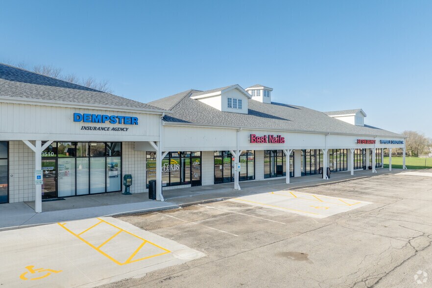 3502-3530 W Willow Knolls Dr, Peoria, IL à louer - Photo du bâtiment - Image 2 de 3