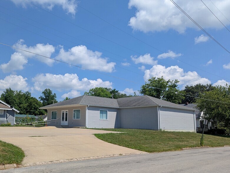 1110 School st, Hillsboro, IL à vendre - Photo principale - Image 2 de 23