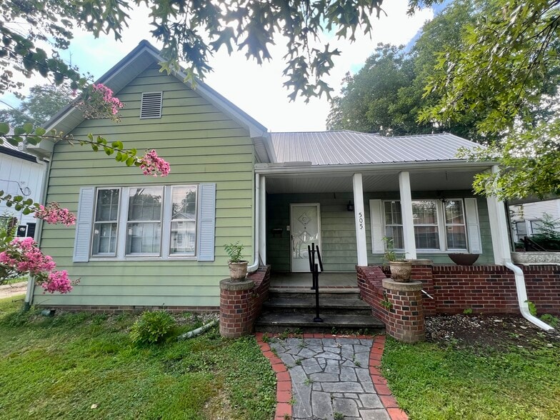 505 Grace Ave, Sevierville, TN for lease - Building Photo - Image 1 of 8