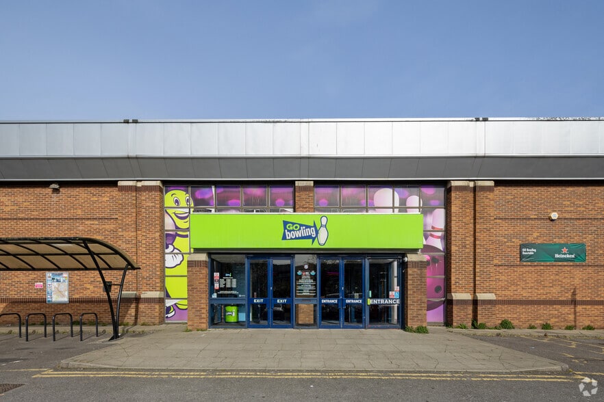Court Dr, Dunstable for lease - Building Photo - Image 2 of 4