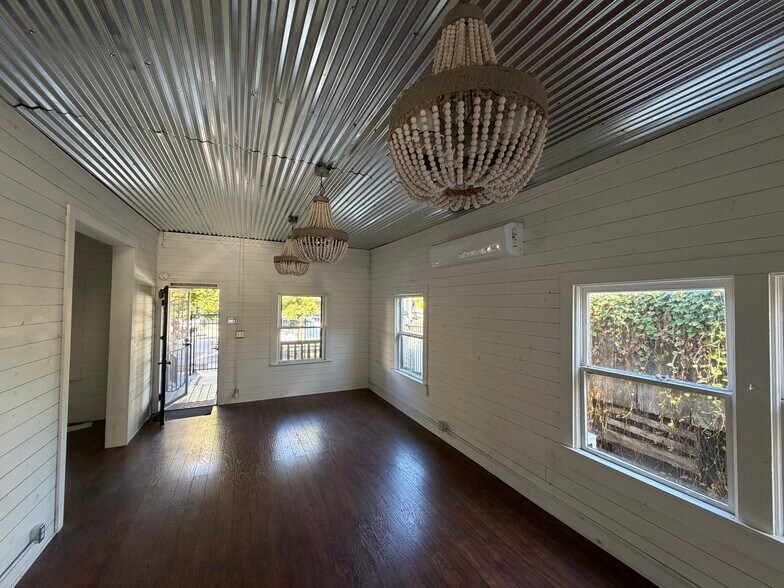 1272 Oregon St, Redding, CA à vendre - Photo du bâtiment - Image 3 de 14