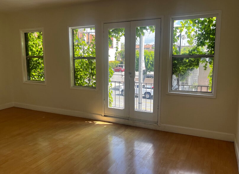 931 N La Cienega Blvd, Los Angeles, CA for lease - Interior Photo - Image 3 of 9