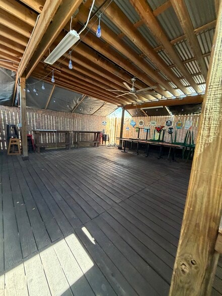 1701 E Houston St, San Antonio, TX à louer - Photo du bâtiment - Image 3 de 11