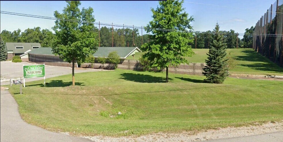 10910 Whitmore Lake Rd, Brighton, MI à vendre - Photo du bâtiment - Image 2 de 5