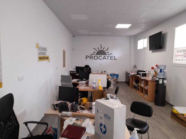 Commerce de détail dans Cáceres, Cáceres à vendre - Photo du bâtiment - Image 2 de 11