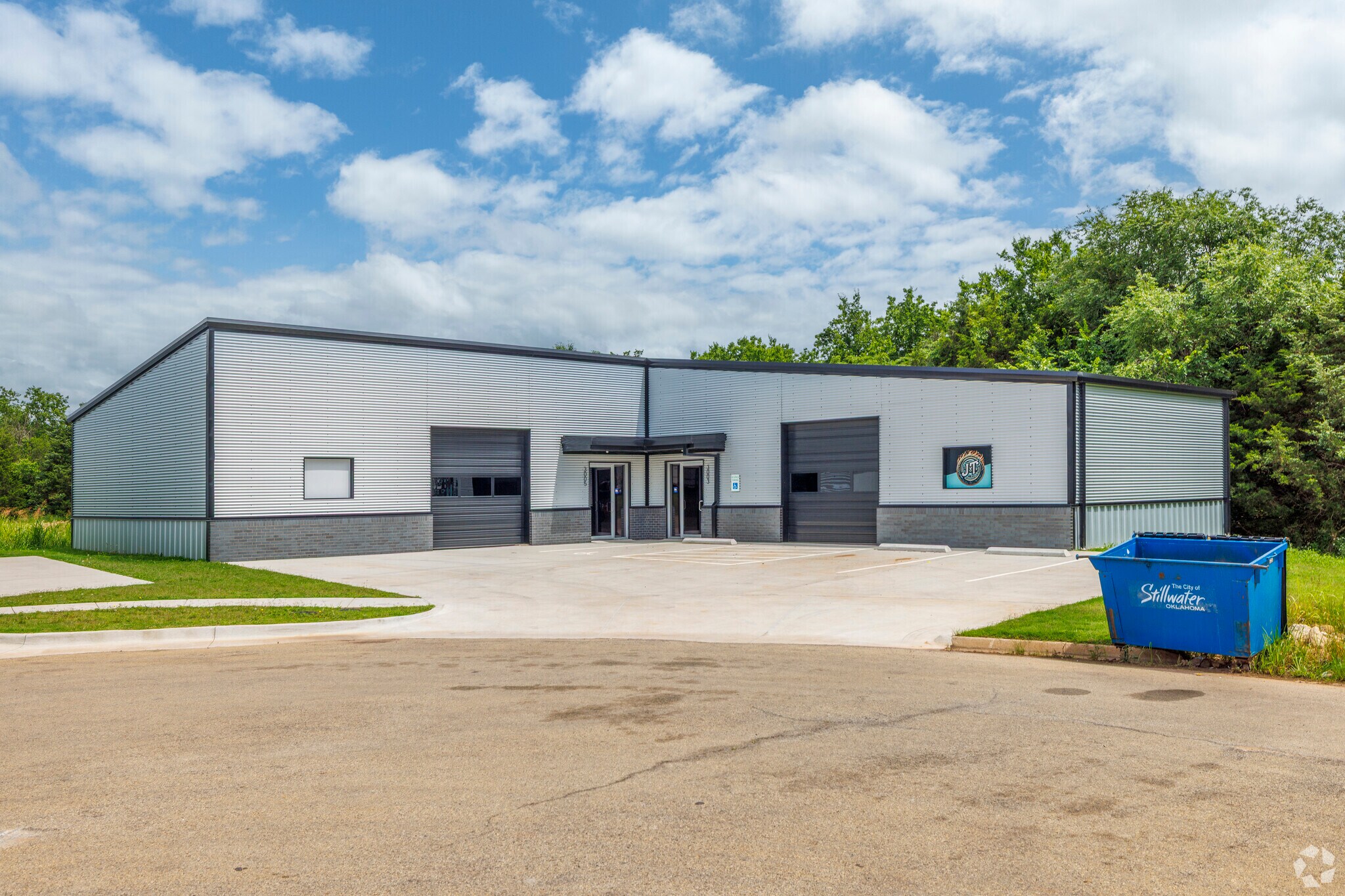 Thomas Industrial Park portefeuille de 3 propriétés à vendre sur LoopNet.ca Photo du bâtiment- Image 1 de 2