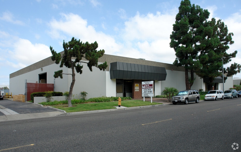 12311-12321 Industry St, Garden Grove, CA for lease - Building Photo - Image 3 of 4