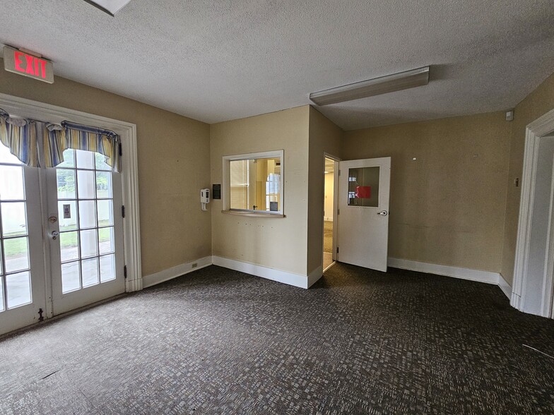 103 S Main St, Middletown, CT à vendre - Photo du bâtiment - Image 3 de 13