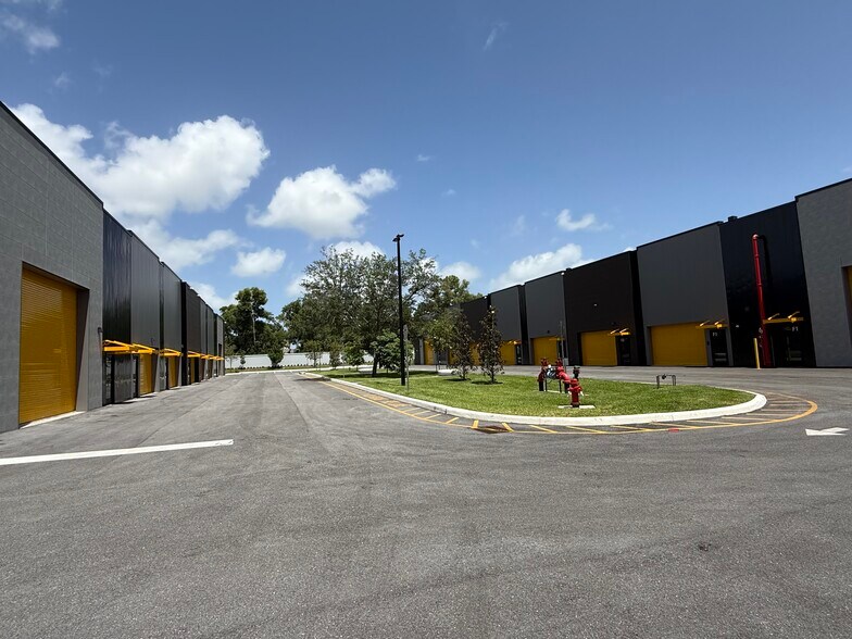 8752 Atlantic Ave, Delray Beach, FL à vendre - Photo du bâtiment - Image 2 de 14