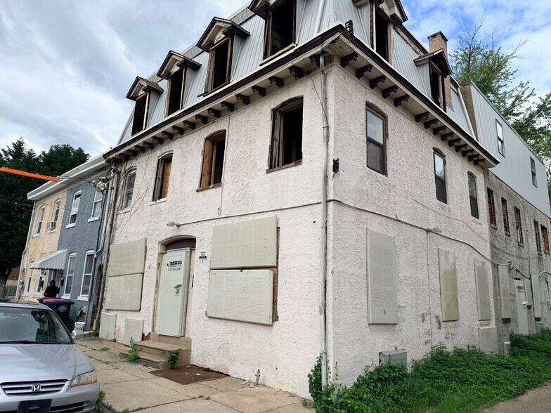1115 Upland St, Chester, PA à vendre - Photo du bâtiment - Image 2 de 19