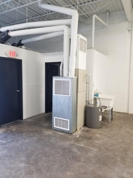 729-739 Fullerton Ave, Addison, IL for lease - Building Photo - Image 3 of 9