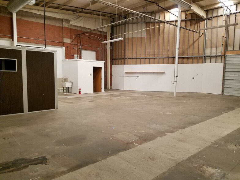 330 W Main St, Benton Harbor, MI à louer - Photo intérieure - Image 3 de 8