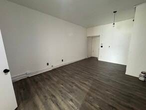 19459-19463 Ventura Blvd, Tarzana, CA for lease Building Photo- Image 2 of 5