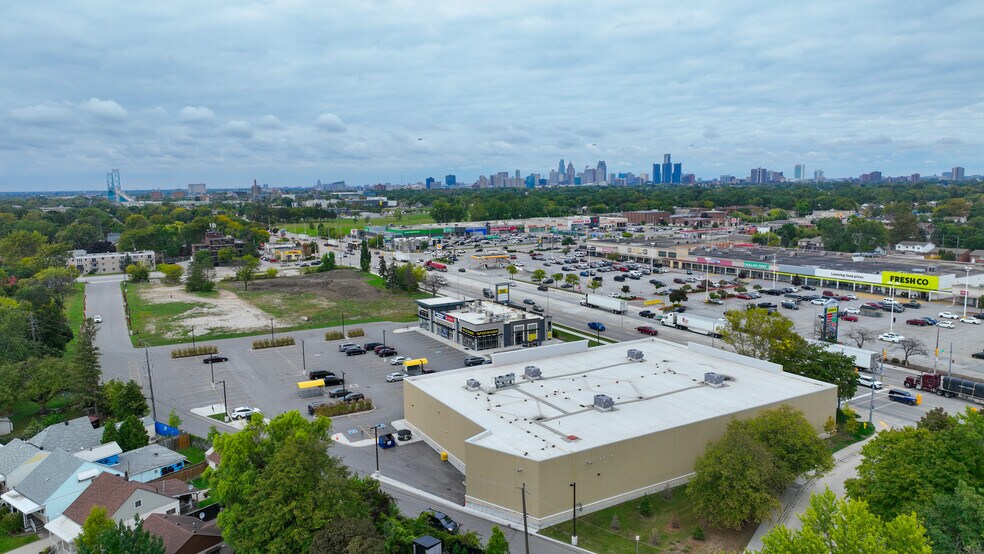 1475 Huron Church Rd, Windsor, ON for lease - Building Photo - Image 2 of 6