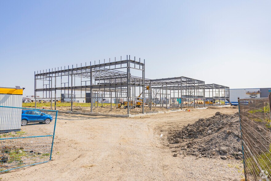 10680 36 St NE, Calgary, AB à vendre - Photo du bâtiment - Image 2 de 9