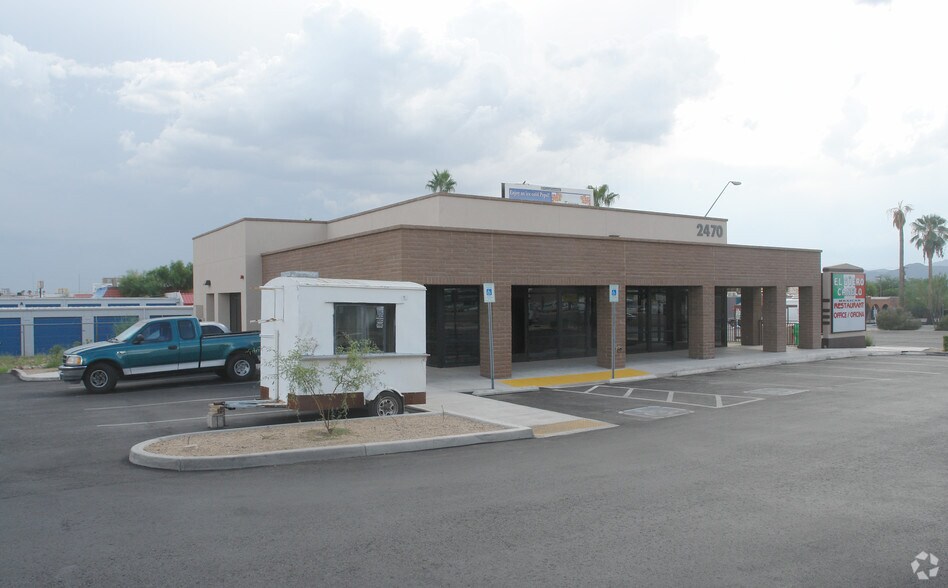 2470 N Oracle Rd, Tucson, AZ à vendre - Photo du bâtiment - Image 2 de 2